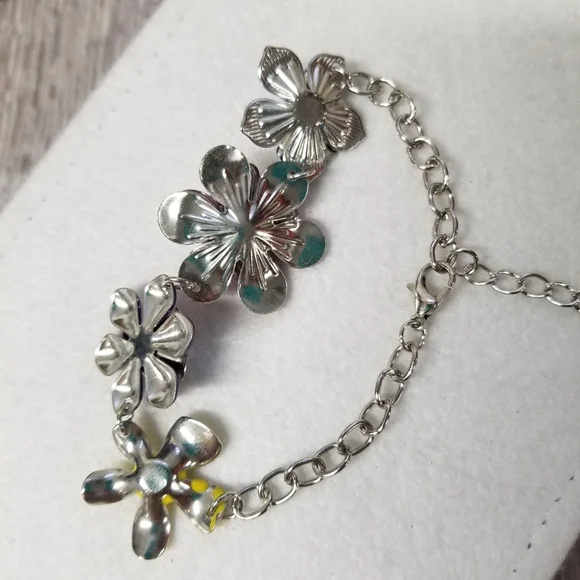 Reserved Paparazzi Flower Patch Fantasy Bracelet - Picture 3 of 7